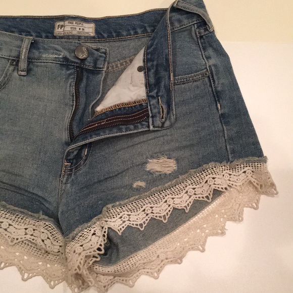 Free People lace detail shorts - Picture 4 of 5